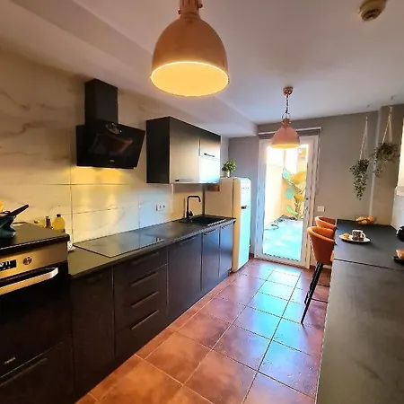 Апартаменты Casa Zalla 110m2, 200m2 Garden, Pool, 1gb Wi-fi, Private Parking *