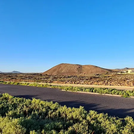 Apartment Casa Zalla 110m2, 200m2 Garden, Pool, 1gb Wi-fi, Private Parking Corralejo